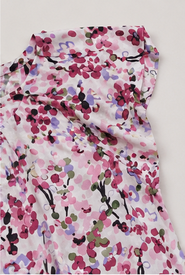 Blusa Floral con Olanes en las Mangas