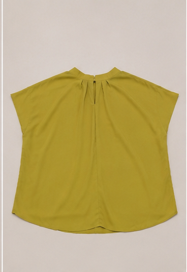 Blusa Lisa de Cuello Plisado Plus Size