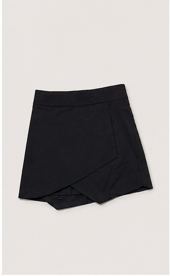 Falda Short de Tiro Alto Negra con Diseño Cruzado