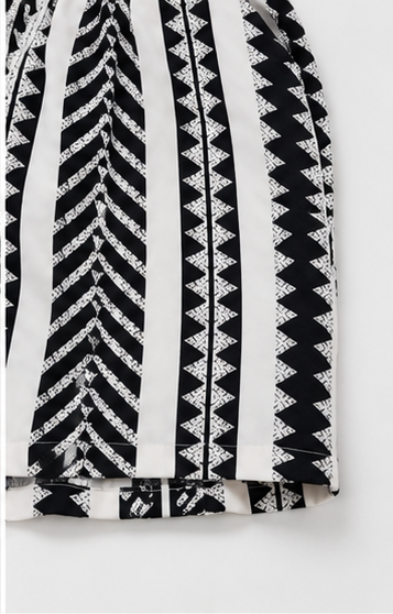 Short Estampado Geométrico en Blanco y Negro