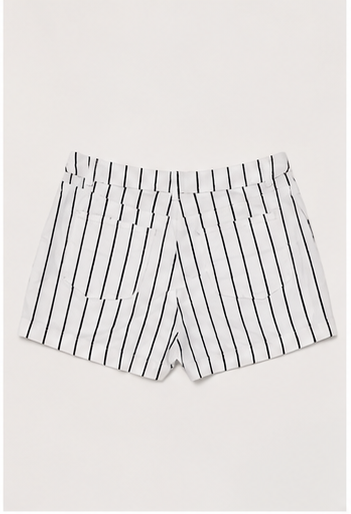 Short Blanco de Rayas Verticales con Botones