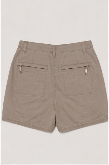 Short Cargo Tiro Alto Color Taupe con Bolsillos