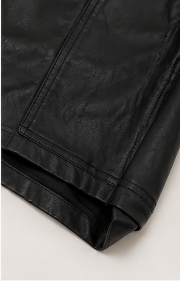 Short de Faux Cuero Negro de Tiro Alto