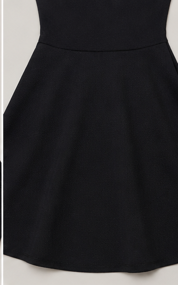 Vestido Negro Halter de Falda Acampanada