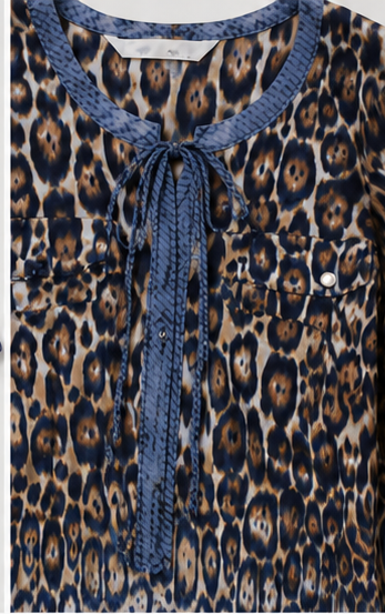 Blusa Estampada Animal Print con Detalles Azules