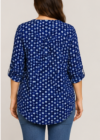 Blusa Azul Marino con Estampado Floral y Escote en V
