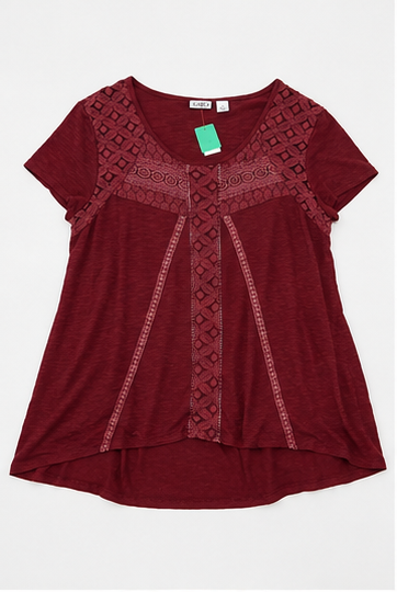 Blusa con Detalles de Encaje y Manga Corta