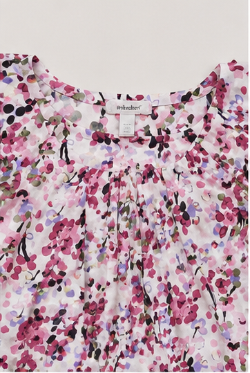 Blusa Floral con Olanes en las Mangas