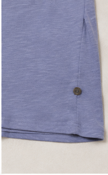 Blusa de Manga Corta con Escote en V y Detalle Entrelazado