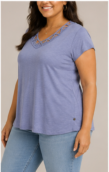 Blusa de Manga Corta con Escote en V y Detalle Entrelazado