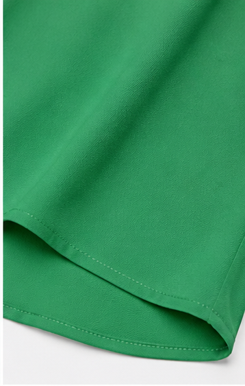 Blusa Lisa Verde con Escote en V