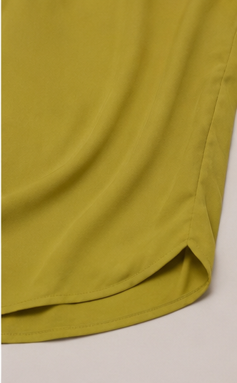 Blusa Lisa de Cuello Plisado Plus Size