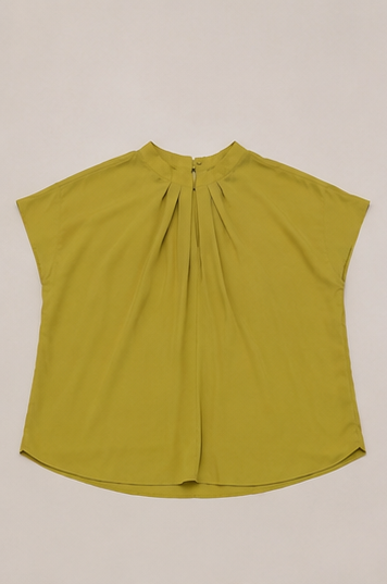 Blusa Lisa de Cuello Plisado Plus Size