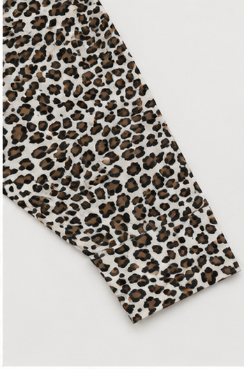 Blusa Animal Print de Manga Larga con Cuello Clásico
