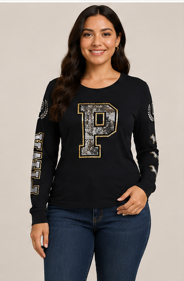 Blusa Negra de Manga Larga con Estampado Varsity