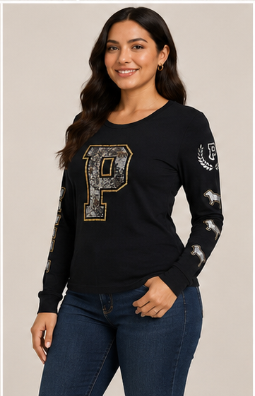 Blusa Negra de Manga Larga con Estampado Varsity