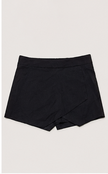 Falda Short de Tiro Alto Negra con Diseño Cruzado