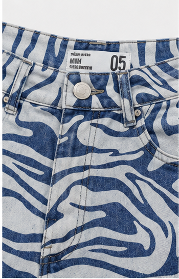 Short de mezclilla con estampado animal print