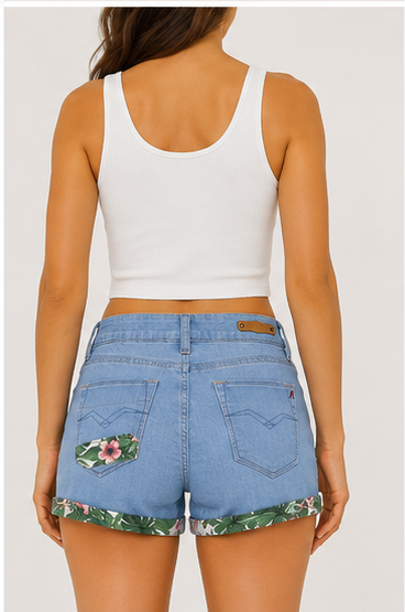 Short de Mezclilla Azul Claro de Tiro Alto con Dobladillo Estampado Floral