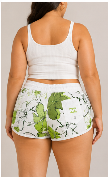 Short Blanco con Estampado Floral Verde