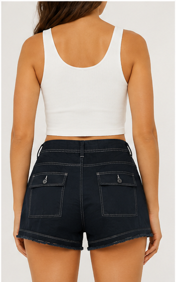 Short de Mezclilla Negro de Tiro Alto con Bolsillos Frontales y Costuras en Contraste