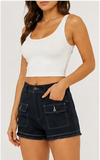 Short de Mezclilla Negro de Tiro Alto con Bolsillos Frontales y Costuras en Contraste
