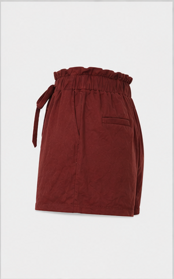 Short de Tiro Alto Color Vino con Cintura Elástica y Lazo Ajustable