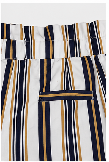 Short Blanco de Rayas Verticales con Bolsillos