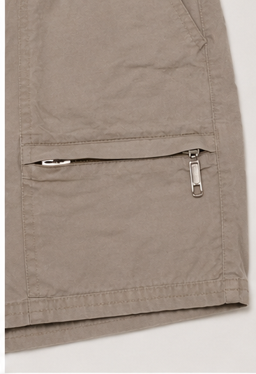 Short Cargo Tiro Alto Color Taupe con Bolsillos
