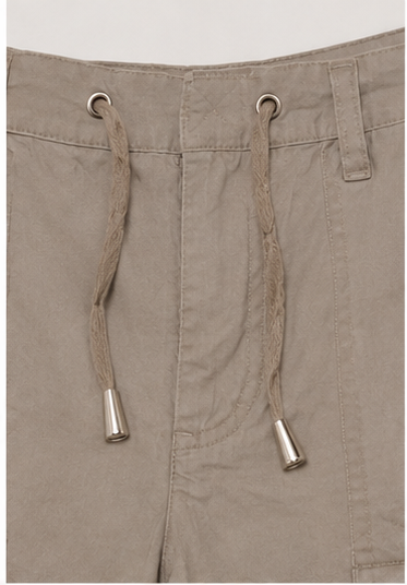 Short Cargo Tiro Alto Color Taupe con Bolsillos