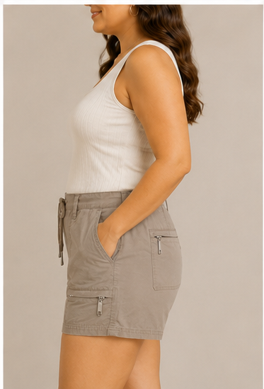 Short Cargo Tiro Alto Color Taupe con Bolsillos