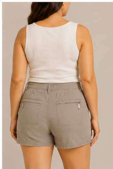 Short Cargo Tiro Alto Color Taupe con Bolsillos