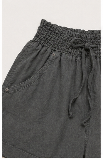 Short Casual Gris Oscuro con Cintura Ajustable