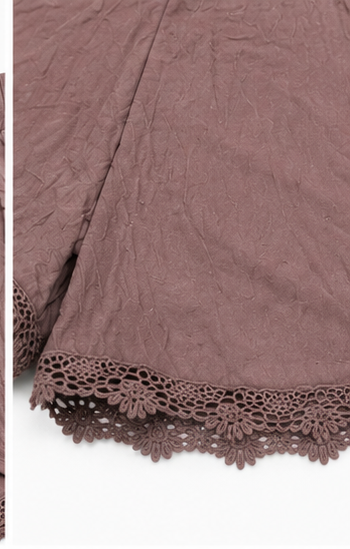 Short Texturizado con Encaje en Dobladillo – Color Mauve