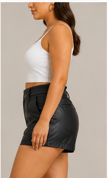 Short de Faux Cuero Negro de Tiro Alto