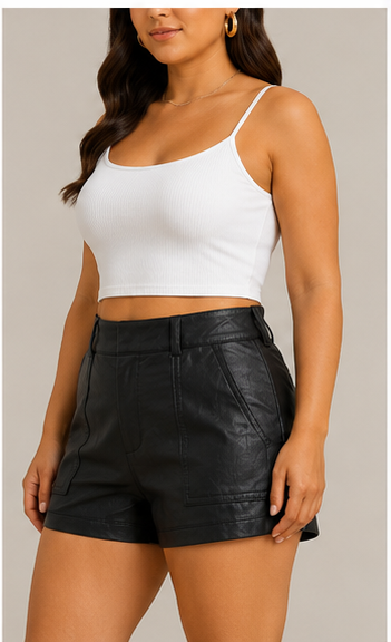 Short de Faux Cuero Negro de Tiro Alto