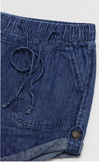 Short de Mezclilla con Pretina Elástica y Dobladillo