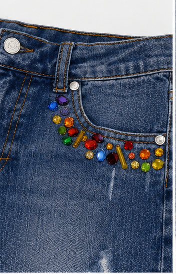Short de mezclilla con bordado multicolor