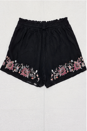 Short Negro con Bordado Floral