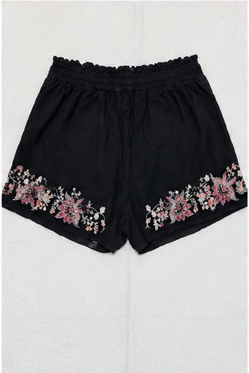 Short Negro con Bordado Floral