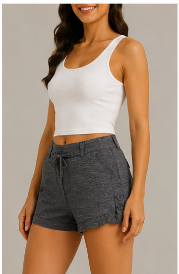 Short Texturizado con Cordón Ajustable y Detalles Decorativos