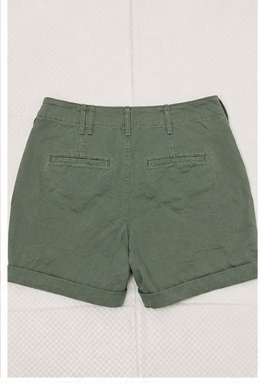 Short Casual de Tiro Alto en Color Verde Olivo