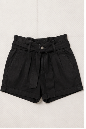 Short de Tiro Alto Negro con Cinturón de Lazo