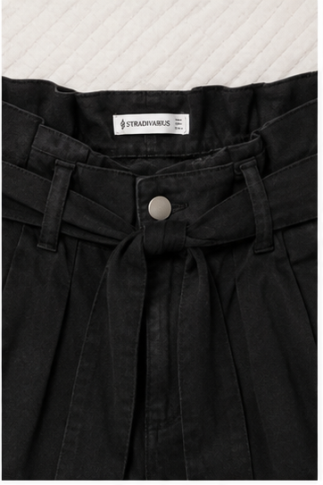 Short de Tiro Alto Negro con Cinturón de Lazo