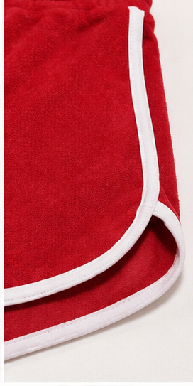 Short Deportivo Rojo con Detalles en Contraste