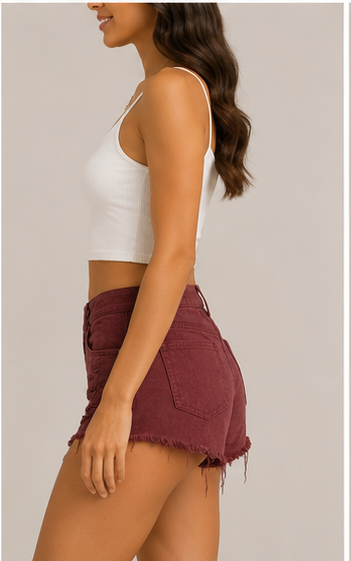 Short de mezclilla desgastado con botones al frente