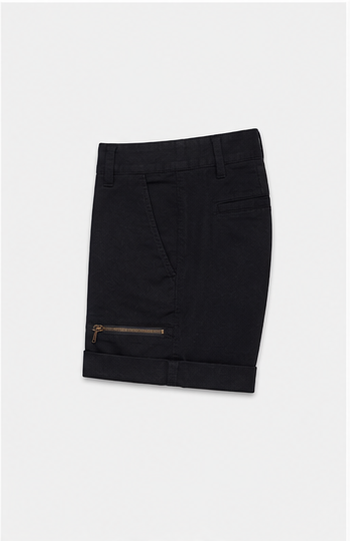 Short Clásico con Detalle de Cierre Decorativo