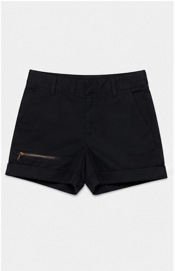 Short Clásico con Detalle de Cierre Decorativo
