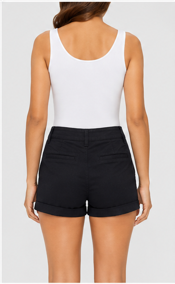 Short Clásico con Detalle de Cierre Decorativo