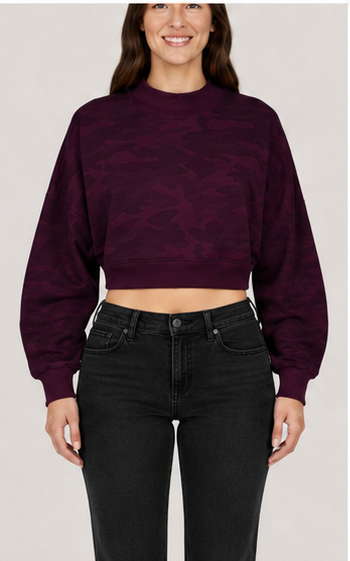 Suéter Crop Borgoña con Estampado Camuflaje